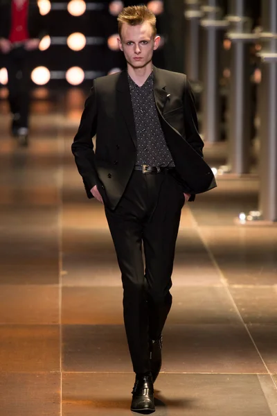Look 28